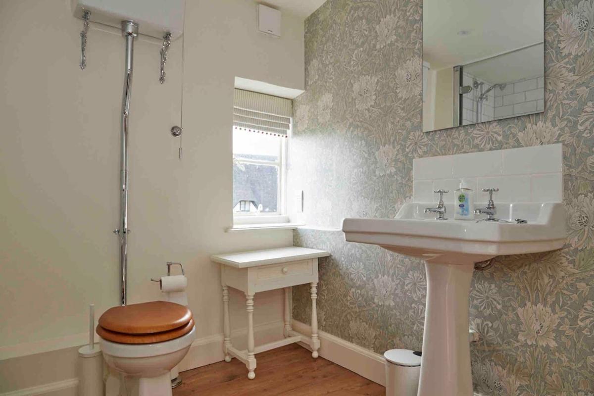 Beautiful Cotswold Farmhouse With Hot Tub Manchester Zewnętrze zdjęcie