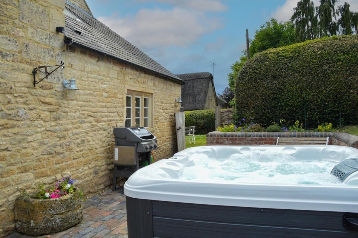 Beautiful Cotswold Farmhouse With Hot Tub Manchester Zewnętrze zdjęcie