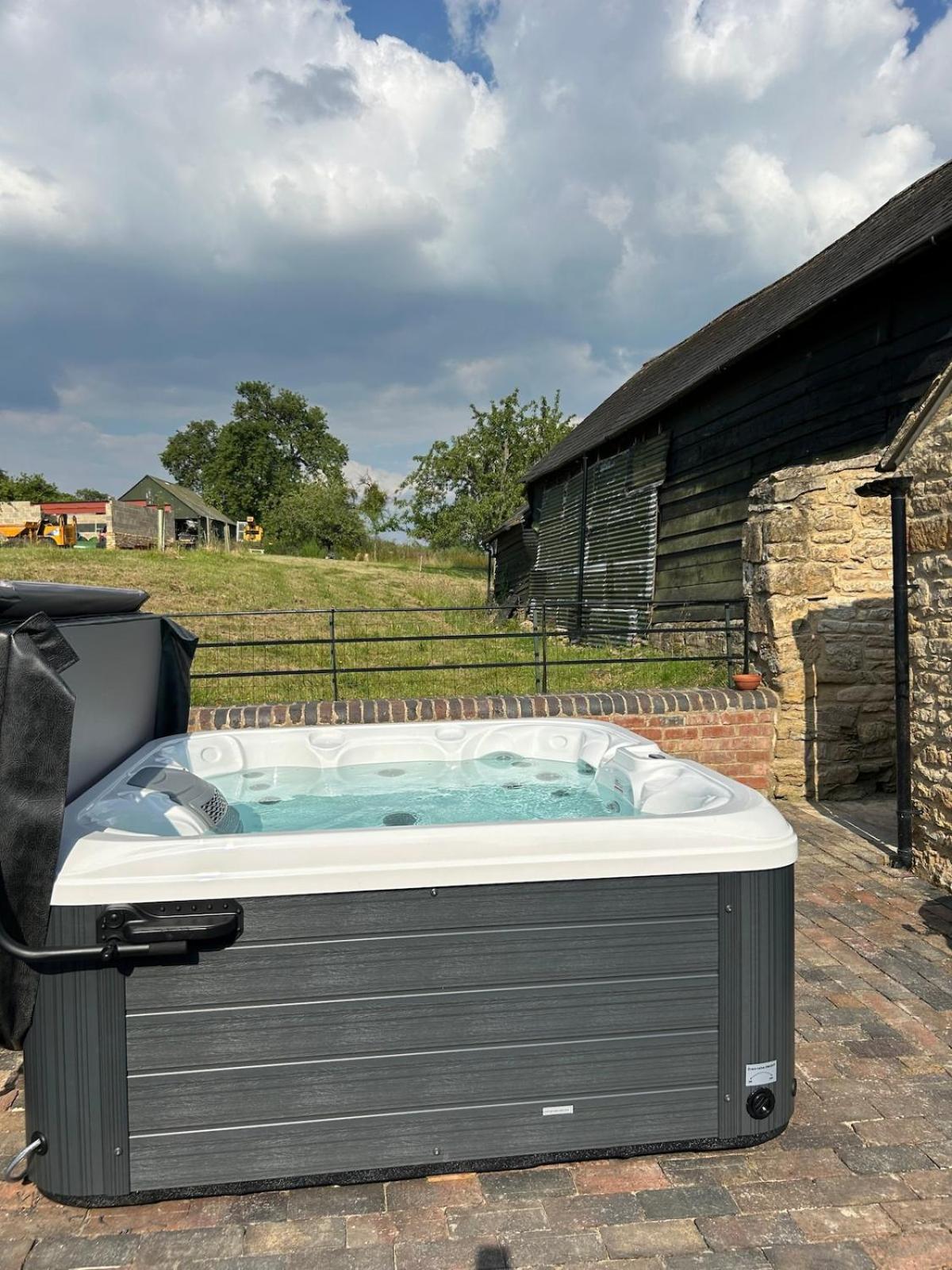 Beautiful Cotswold Farmhouse With Hot Tub Manchester Zewnętrze zdjęcie